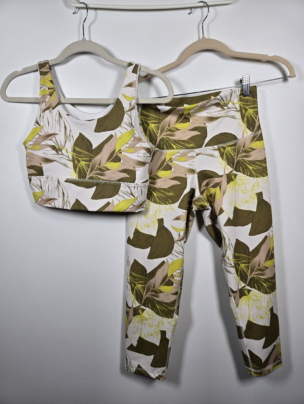 DYI Define Your Inspiration Leggings Bra 2 Pc Set Size Large White Green Leaf
